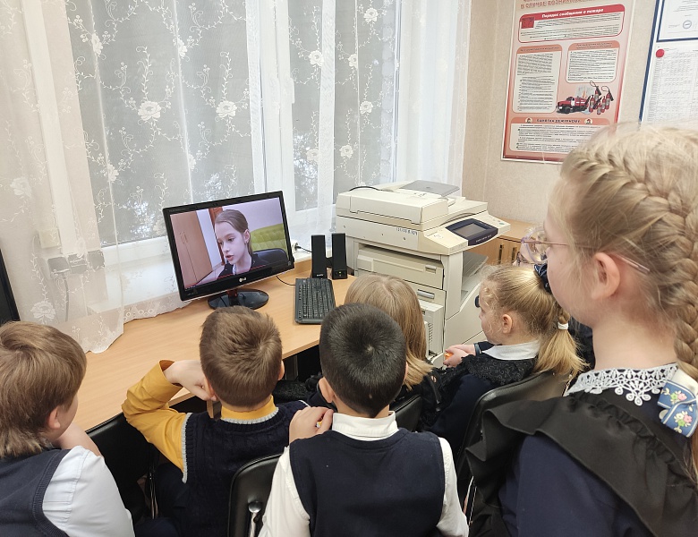 ПОДВИГАМ ЖИТЬ В ВЕКАХ!