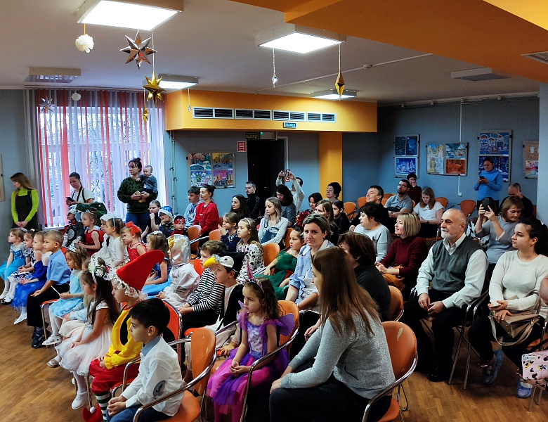 Новогодние представления с участием Деда Мороза и Снегурочки
