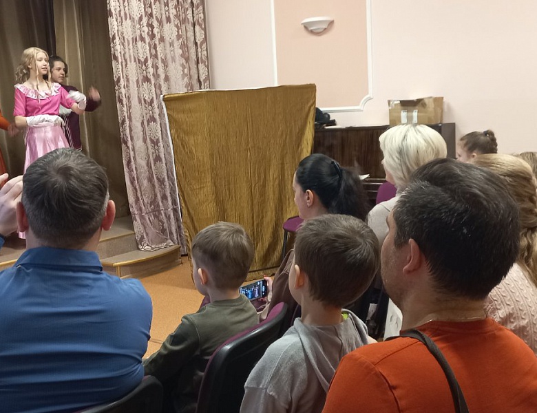 Театральная гостиная  для родителей