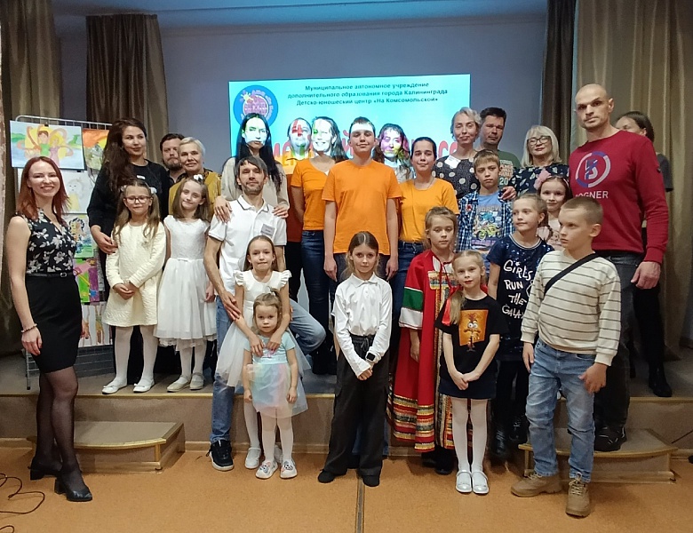Праздничная программа «Семейный экспресс» с участием родителей,  в честь Года Семьи