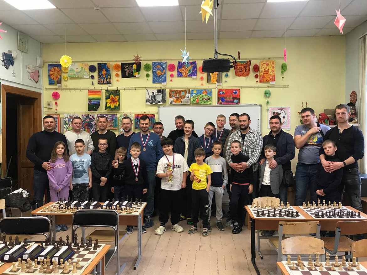 Первый шахматный турнир среди семейных команд, обучающихся в Детско-юношеском центре «На Комсомольской»,  в честь Года семьи