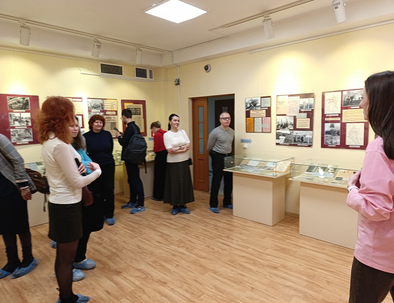 Экскурсия  в Государственный архив Калининградской области, посвящённая 80-летию образования Калининградской области