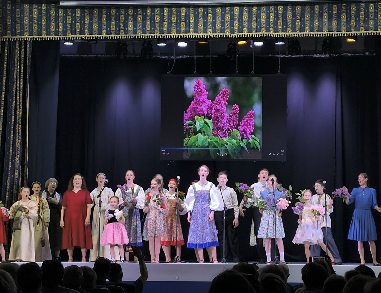 Фольклорный ансамбль "Забавушка"  с музыкальным спектаклем "Калининград — мой край родной"
