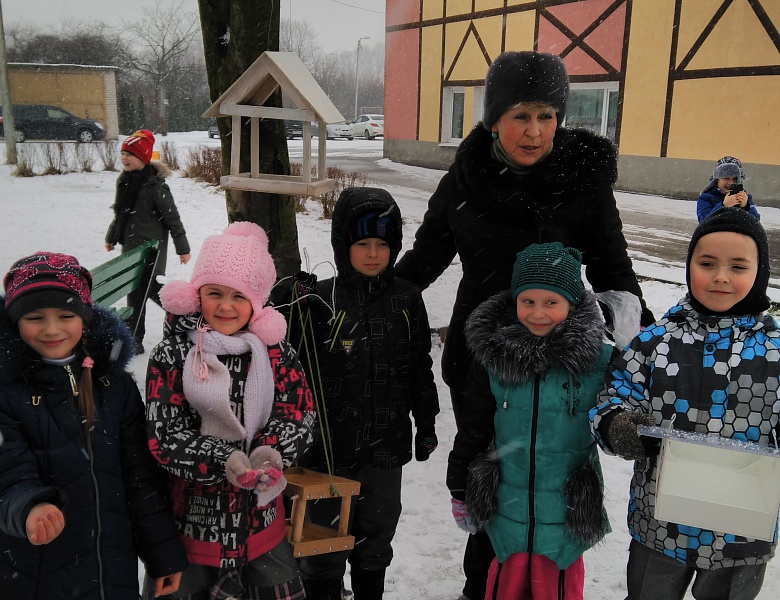 Эко-волонтёрская акция «Зимняя помощь пернатым». Областной конкурс кормушек из природного материала.