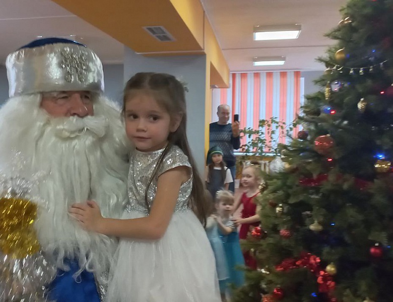 Новогодние представления с участием Деда Мороза и Снегурочки