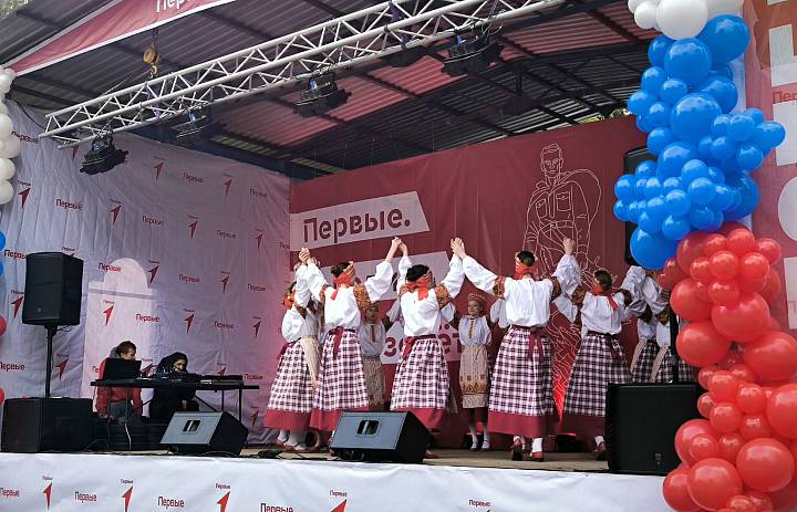 Творческие коллективы ДЮЦ "На Комсомольской" на торжественном концерте в рамках патриотического фестиваля " Первые. Родина зовёт"