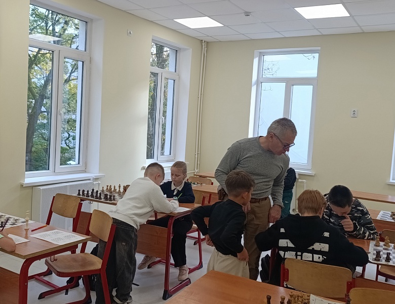 «Белая ладья»: учимся ходить фигурами!