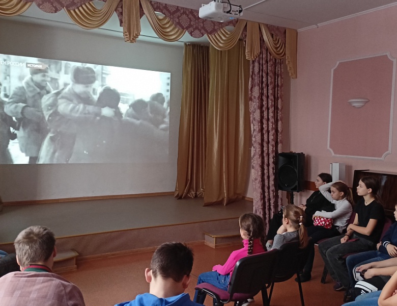 Патриотический час « Победоносный Сталинград», посвященный 80-летию  со дня Победы в Сталинградской битве!