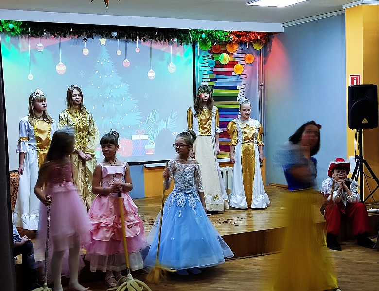 Новогодние представления с участием Деда Мороза и Снегурочки