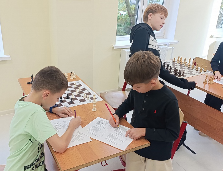 «Белая ладья»: учимся ходить фигурами!