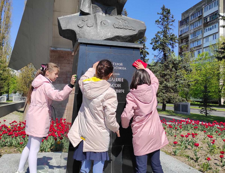 Мы чтим мужество предков и гордимся героями